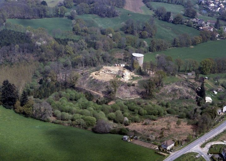 Vue aérienne du site du château prise depuis le sud-est.