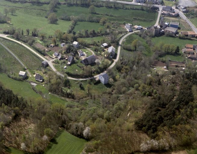 Vue aérienne du site du château, depuis le nord-est.