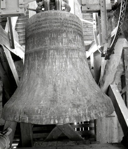 Cloche de 1628, vue du revers.