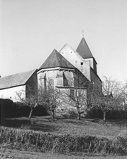 Vue rapprochée de l'église, depuis le nord-est.