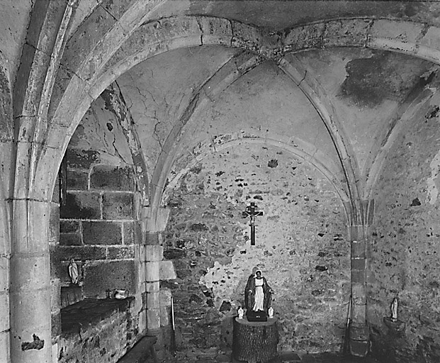 Chapelle. Vue intérieure de la deuxième travée.