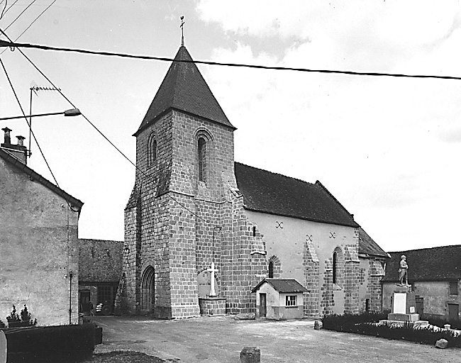 Vue d'ensemble de l'élévation sud-ouest.