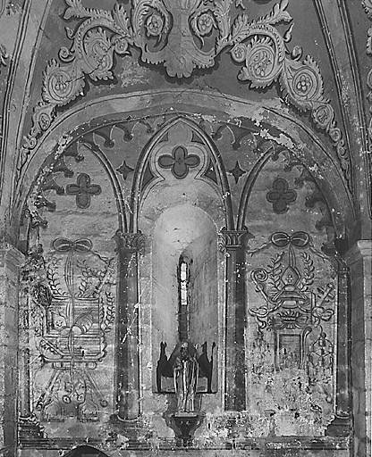 Mur sud de la première travée du choeur. Vue d'ensemble du décor peint.