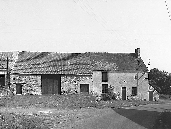 Vue du logis et de la grange-étable.