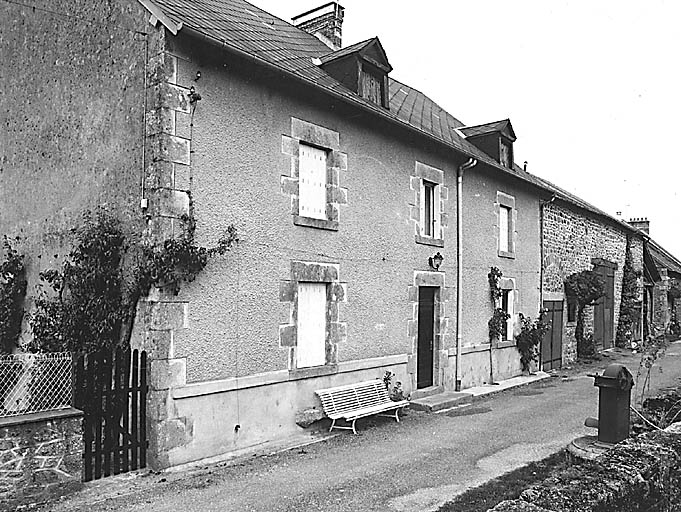 Sagnemoussouse (cadastre 1992 BA 33). Logis de ferme, daté 1850.