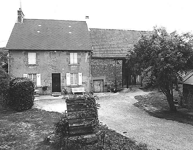 Sagnemoussouse (cadastre 1192 BA 35). Logis et grange-étable.
