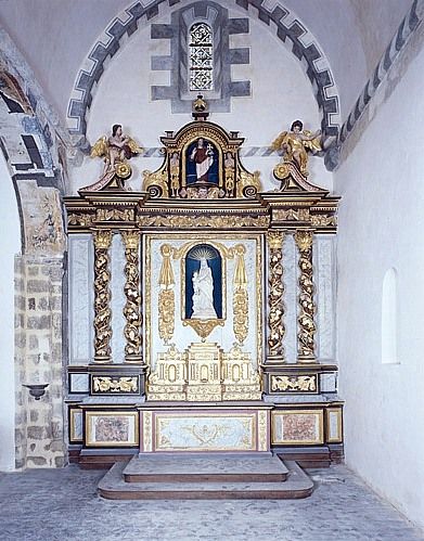 Ensemble de l'autel du transept sud (autel, 2 gradins d'autel, tabernacle, retable, 3 statues)