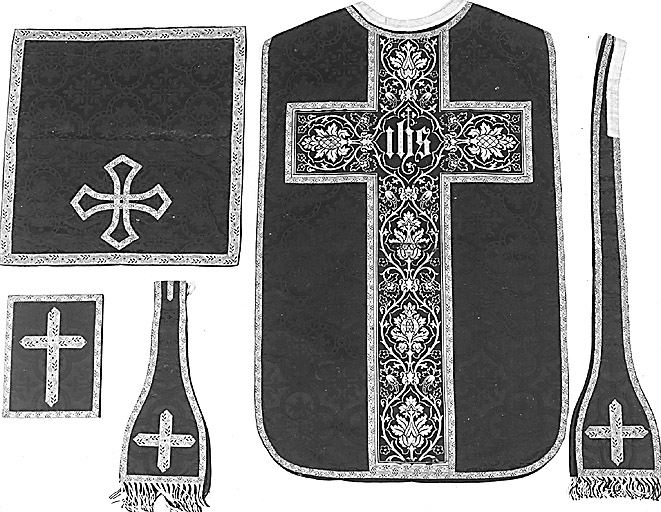 Chasuble, manipule, étole, bourse de corporal et voile de calice (ornement noir)