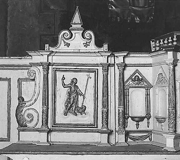 Tabernacle. Détail de l'aile gauche ornée d'un bas-relief représentant saint Jean-Baptiste.