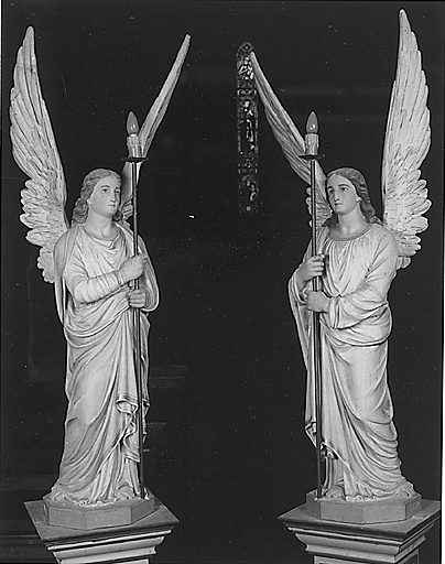 2 statues en pendant : Anges lampadophores