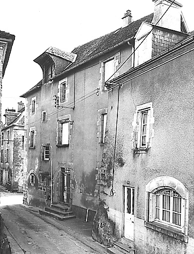 Vue d'ensemble de la façade antérieure.