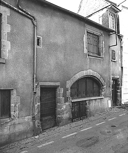 Vue partielle de la façade antérieure.