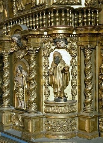 Détail du tabernacle : côté droit de l'armoire, fausse niche contenant une statuette rapportée représentant saint Antoine abbé.