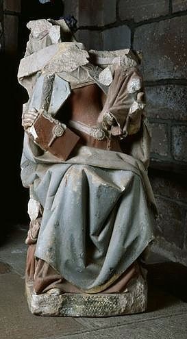 Statue (petite nature) : Vierge à l'Enfant assise avec deux anges et un donateur