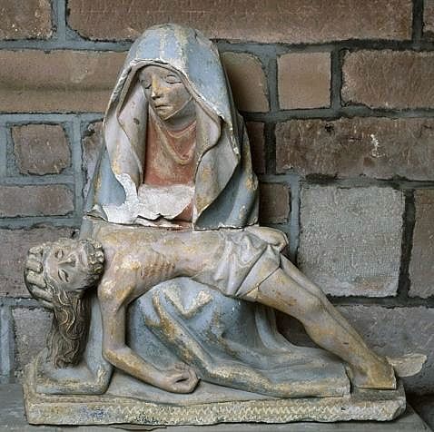 Groupe sculpté (statuette) : Vierge de Pitié