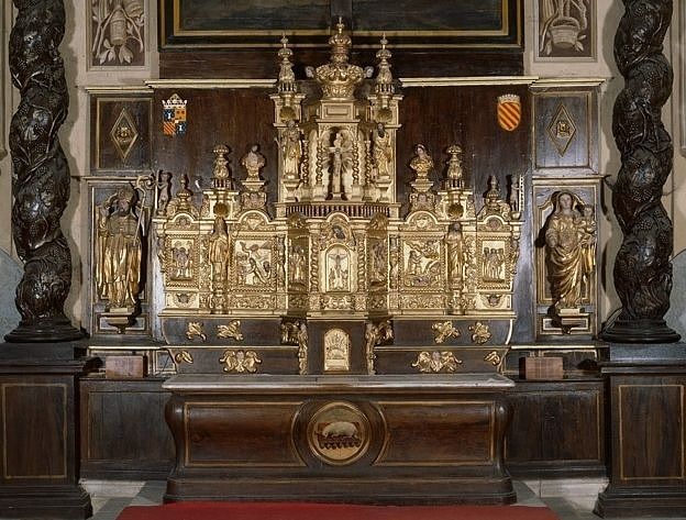 2 gradins et tabernacle du maître-autel