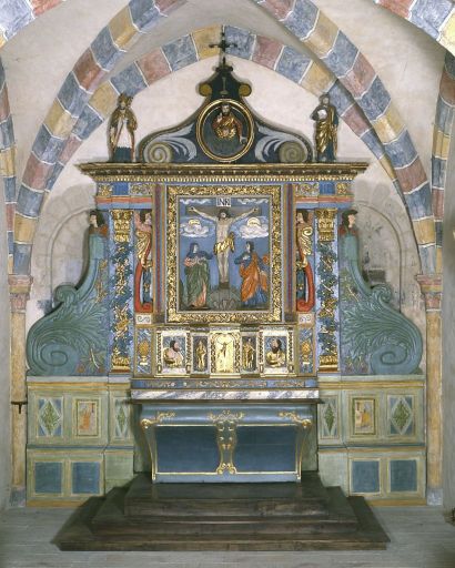 Autel tombeau, 2 gradins d'autel, tabernacle à ailes, retable, 2 statues, bas-relief tableau d'autel (maître-autel)