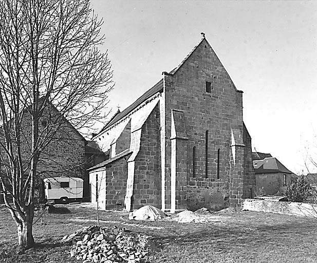 Vue d'ensemble du chevet et de l'élévation sud.