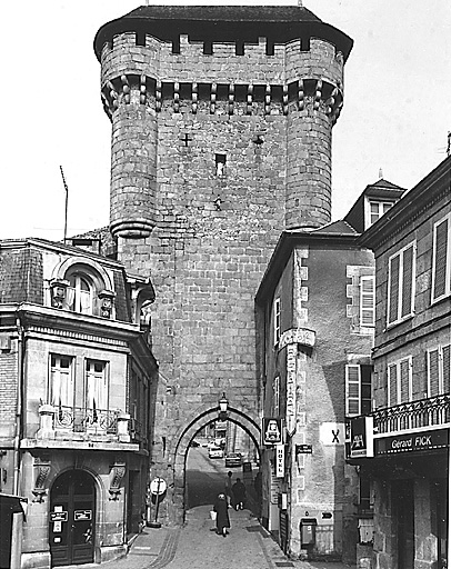 Porte de ville dite porte Saint-Jean. Vue extra muros.