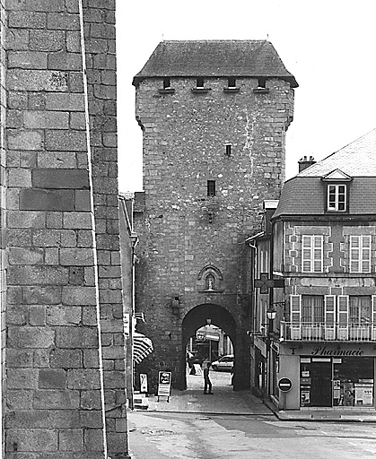 Porte de ville dite porte Saint-Jean. Vue intra-muros.