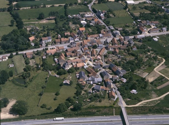 Le Dognon. Vue aérienne du village prise de l'ouest.