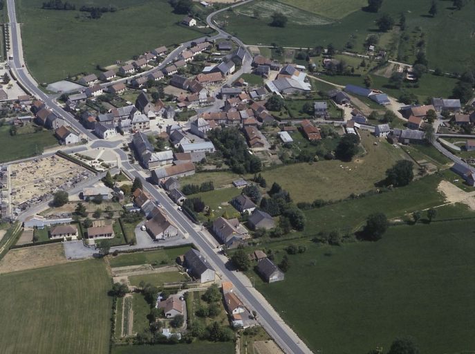 Saint-Maurice-la-Souterraine. Vue aérienne du bourg prise depuis l'est.