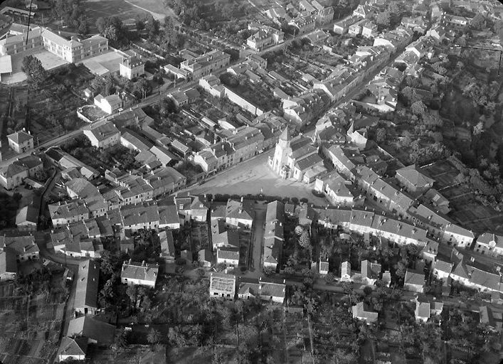 Vue aérienne du centre de la ville (quartier de l'église).