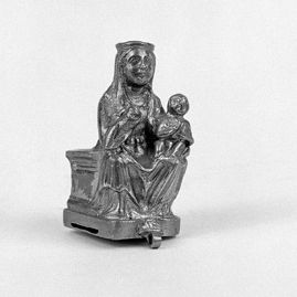 Détail : figurine de la Vierge à l'enfant assise, vue de face.