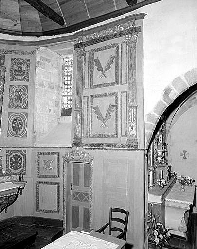 Vue du lambris du mur sud du choeur, avec la porte.