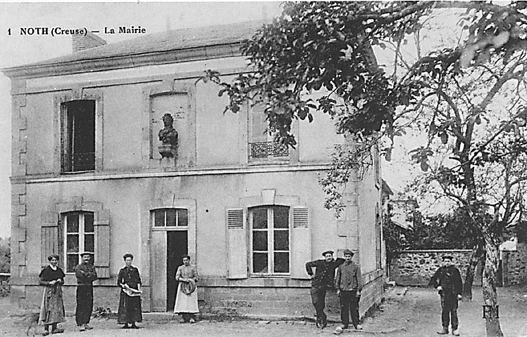 Noth. Vue de la mairie vers 1900.