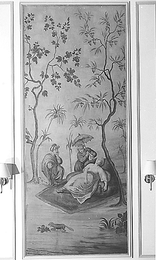 Rez-de-chaussée, salle à manger. Mur sud, peinture (n° 6) représentant deux hommes regardant une femme endormie.