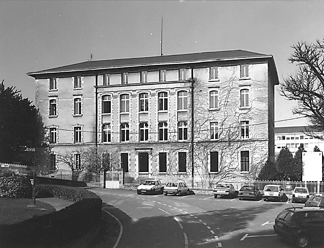 La Souterraine. Ecole de filles, actuellement collège. Vue d'ensemble depuis le sud.