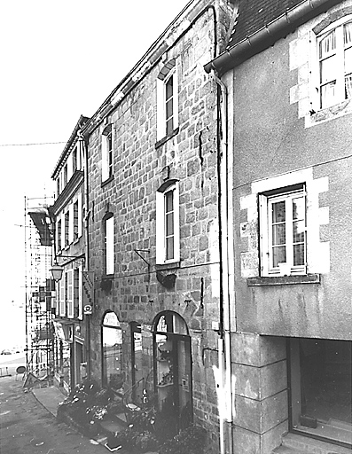 La Souterraine, ville : 1 rue Alexandre Bétolaud (cadastre 1992, BD 111). Maison, vue de l'élévation antérieure.