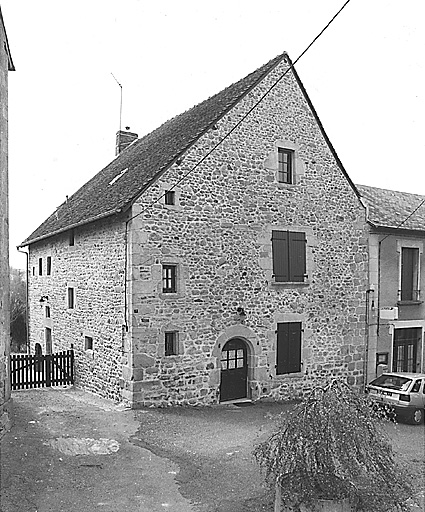 Vue du pignon est et de la façade latérale.