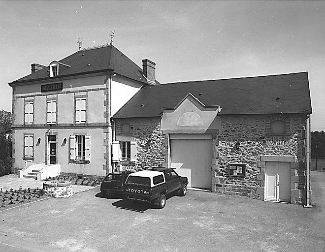 Noth, ferme actuellement mairie. Cadastre 1985 B4 910.