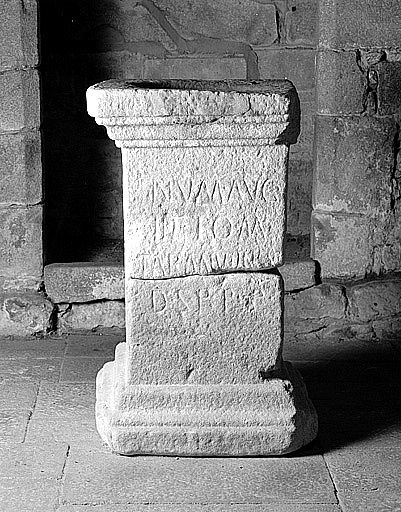 Vue de la face portant l'inscription dédicatoire. - (c) Région Nouvelle-Aquitaine, Inventaire général du patrimoine culturel