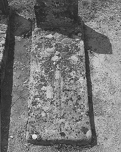 Tombeau (dalle funéraire) de pèlerin de Saint-Jacques-de-Compostelle