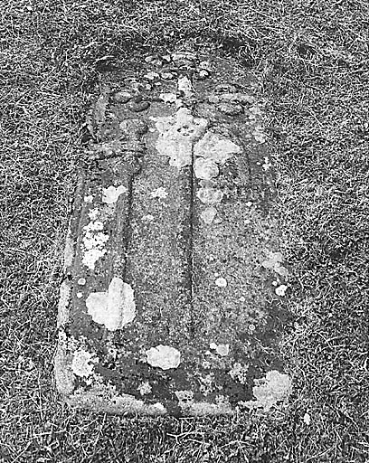 Tombeau (dalle funéraire) de pèlerin de Saint-Jacques-de-Compostelle