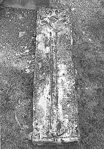 Tombeau (dalle funéraire) de pèlerin de Saint-Jacques-de-Compostelle