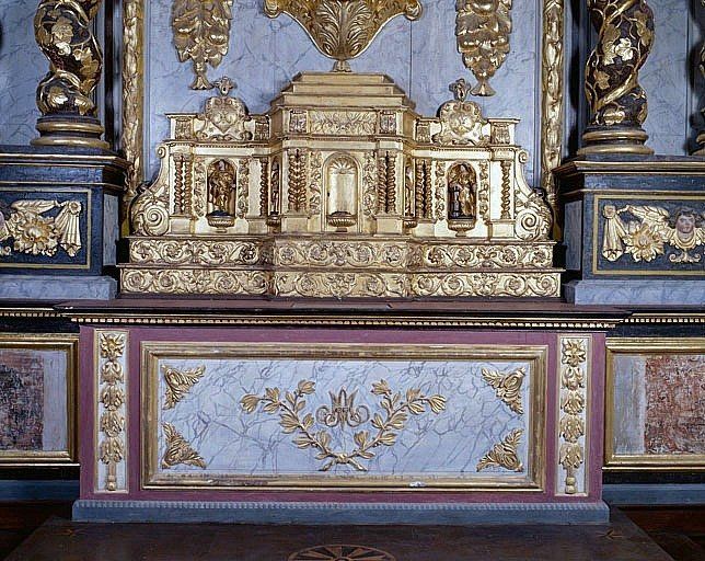 Autel, 2 gradins d'autel, tabernacle (autel du transept sud)