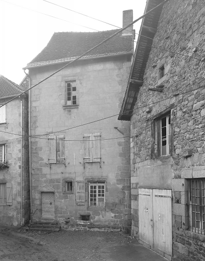 Vue d'ensemble, avant restauration, de l'élévation donnant sur la rue Détournée.