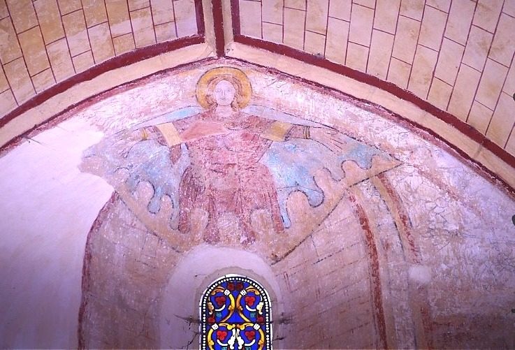 Nef, 3e travée, mur nord, détail du sommet de la baie : Christ (?).