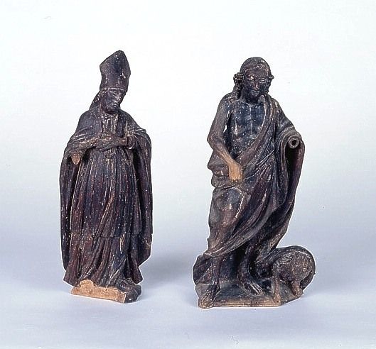 Statuettes des niches du tabernacle, vues de face : saint Martin de Tours en évêque, et saint Jean Baptiste accompagné de l'agneau.