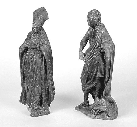 Statuettes des niches du tabernacle vues de trois-quarts droite : saint Martin de Tours en évêque, et saint Jean Baptiste accompagné de l'agneau.