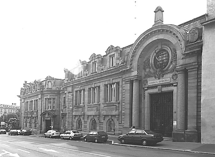 Corps de bâtiment nord, entrée du Conseil général.