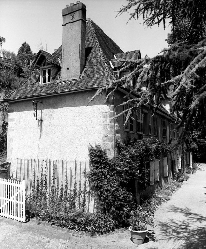 Façade et pignon ouest de la maison.