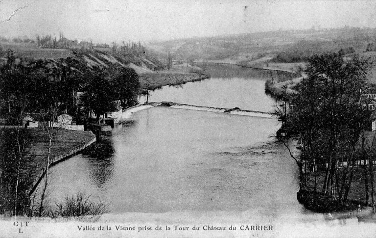 Vue des deux berges de la Vienne au niveau du moulin prise d'aval vers l'amont