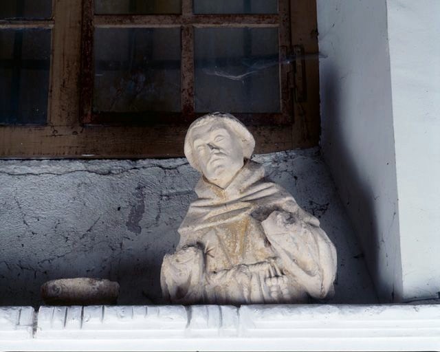 Moitié supérieure d'une statue : saint François d'Assise