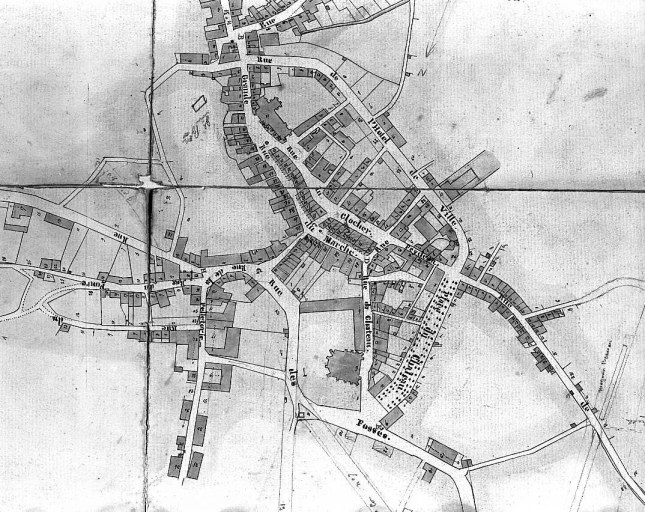 Plan d'ensemble de la ville de Felletin, dressé par le géomètre Jouanisson, en 1841 ; échelle 1:2000e. Partie du plan montrant le centre ville avec les deux églises, église du Moutier et église du château.