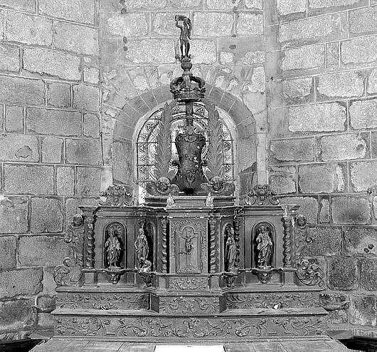 Vue rapprochée du tabernacle et de l'exposition.